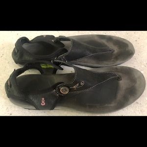 Ahnu Serena thong sandals shoes 8.5